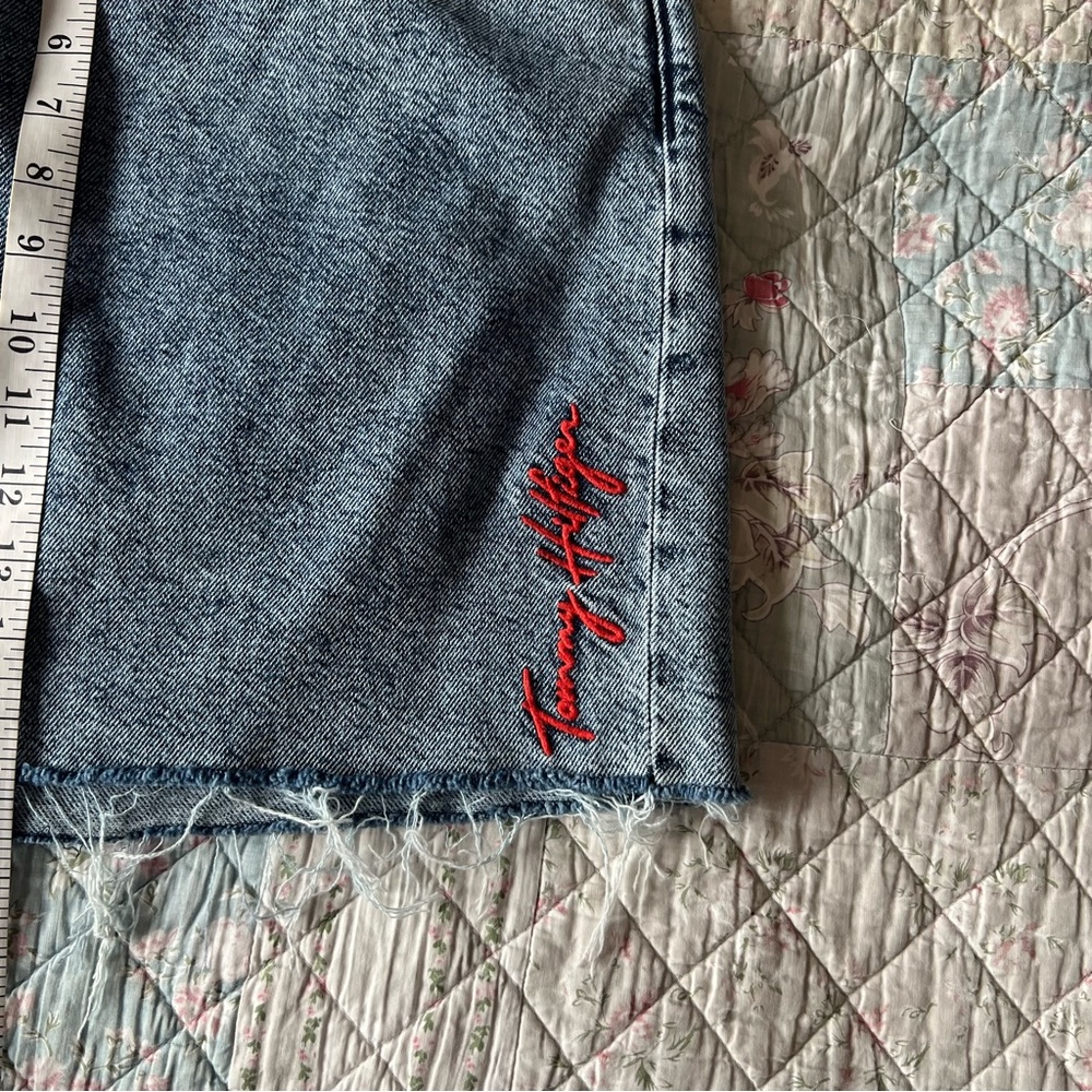 Tommy Hilfiger Denim Acid Wash Embroidered Logo Mini Skirt Size 18 - Picture 4 of 8